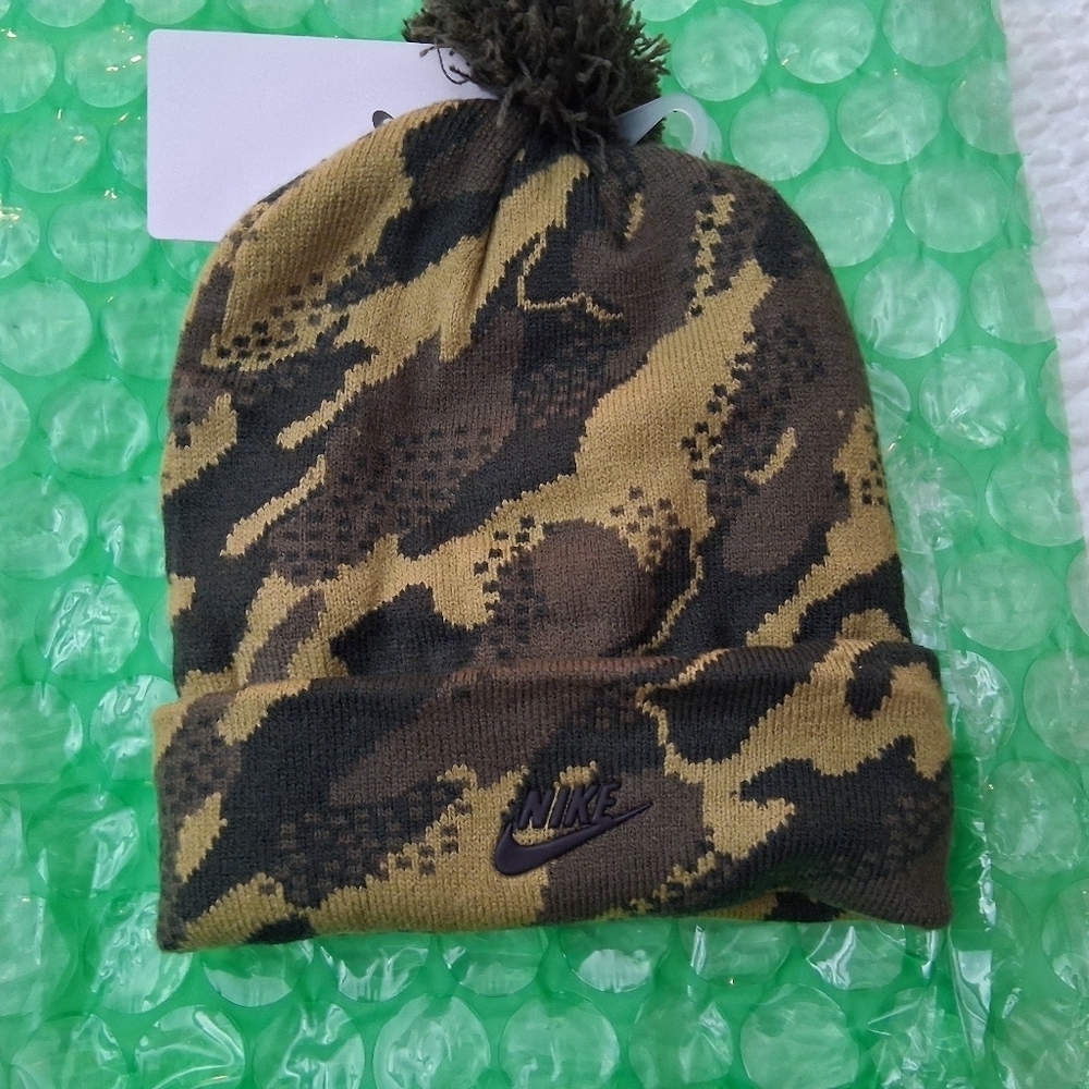 Nike Beanie Hat OSFM NWT